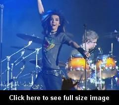 have some fun with bill mamiiii :lol: uite asa face avionul :-d