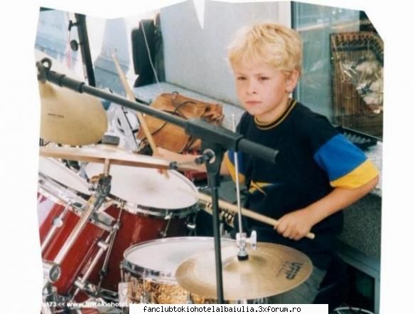 poze!! poza cand era micutz..ce blond sweeeeeet  