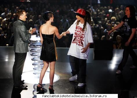 bill ud.... bey tot timpu numa tom premiul shy lasa discursu seama trebui dar tot premiul?