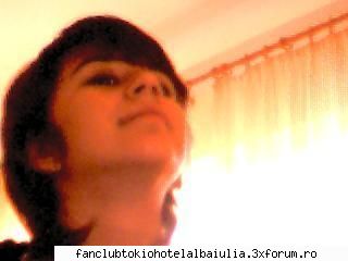 poze noi pei sunt prietenii imi zik sabry,am sunt cam nebuna,fac tot taie numi zice fac,sunt tom imi