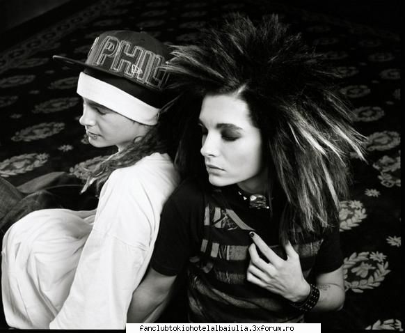 bill batut tom(cica) pfff totusi daca sar bate cred tom lar bate bill bill tom    sau cine