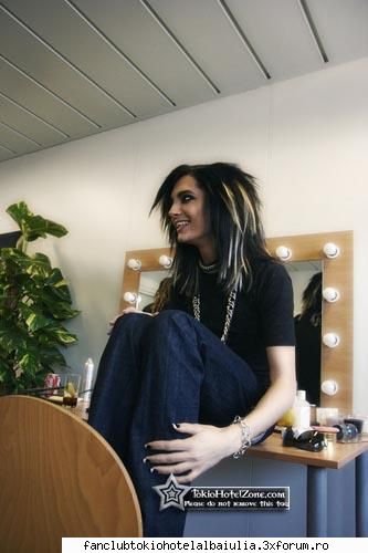 :) zimmer 483 tour [backstage picz]: eiffel tower