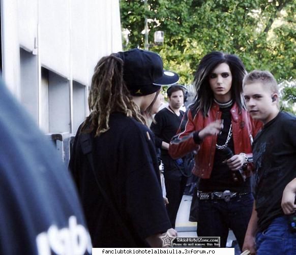 :rolleyes: zimmer 483 tour [backstage picz]: eiffel tower