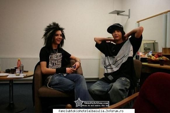 zimmer 483 tour [backstage picz]: ostrava kaulitz twins.