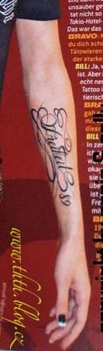 cel mai nou tatuaj lui place mult noul lui tatuaj...