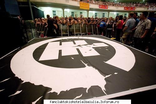 CEVA HAIOS CU TOKIO HOTEL - eu nu inteleg decat ca zice moscova in rest - CAFENEA