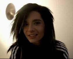 Ce parere au prietenii si familia vostra despre Bill Kaulitz? - la mine in famile..mama nu are nimic - BILL