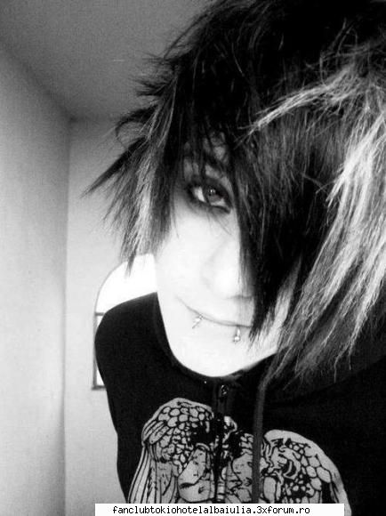 EMO:x:x:x:x:x - moama ce seamana cu billiam asta mancaias ciocu' - OFF-TOPIC