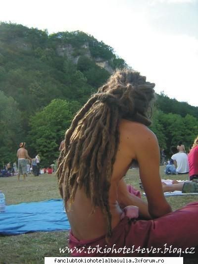 Have some fun with Tom ( poze+comentarii ) - zici ca-i tarzan aici..:D - TOM
