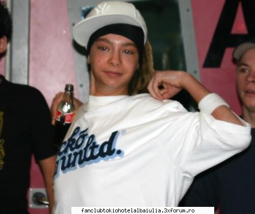 Have some fun with Tom ( poze+comentarii ) - Tom:.....ce naspa e sa te trezesti devreme - TOM