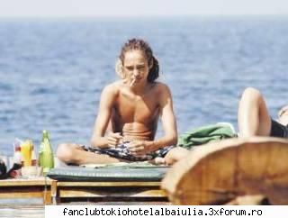 Have some fun with Tom ( poze+comentarii ) - tom kiar fumeaza????? pls zicetzimy shy mie!!! - TOM
