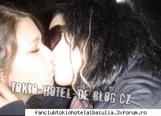 IcH LieBe DiCh - Ma pun pe canapea si incep sa plang isteric cu o - ARHIVA FAN-FICURI