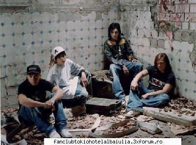 " La fete prefer ochi albastri dar nu sunt hotarat " - yo am ochii albashtri............und ejti - BILL