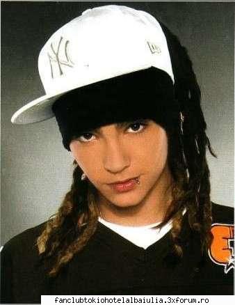 :nebun: tom nu e e...dar e suuuper hot..asa ca nu ma :rotfl:  :rotfl:  :dinti:  :dinti:  :nebun: