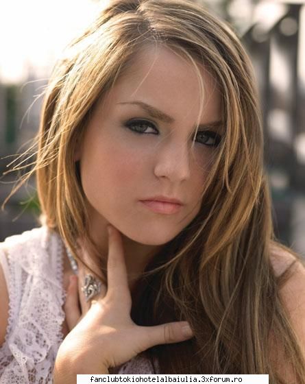 Me...my familly...and him. - Jojo�.este cea mai buna prietena a Amaliei�ea are - FAN-FICURI