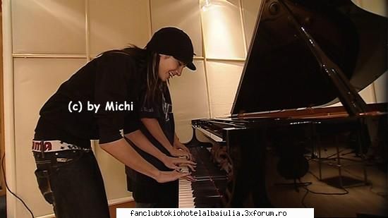 Revista dedicata Tokio Hotel - am auzit de 2 luni de revista asta da nu a aprut - TOKIO HOTEL