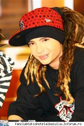 Revista dedicata Tokio Hotel - soooper interviu-chiar imi place...apropo de - TOKIO HOTEL