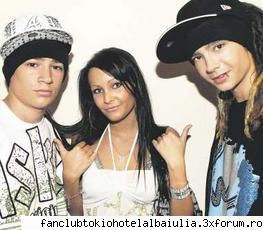 Tom confundat cu un fan - asta o fi chris?......oricum bn ca cel din ziar - TOM