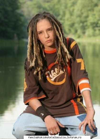 :hi: sa punem aici poze cu tom fara sapca. :wink2: tom si dread urile lui