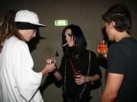 again... - probabil a uitat prin ce a trecut ...concerte - BILL