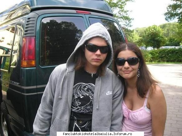 poze!! - Georg cu o fana hmm...as vrea yo sa fiu in locul - GEORG